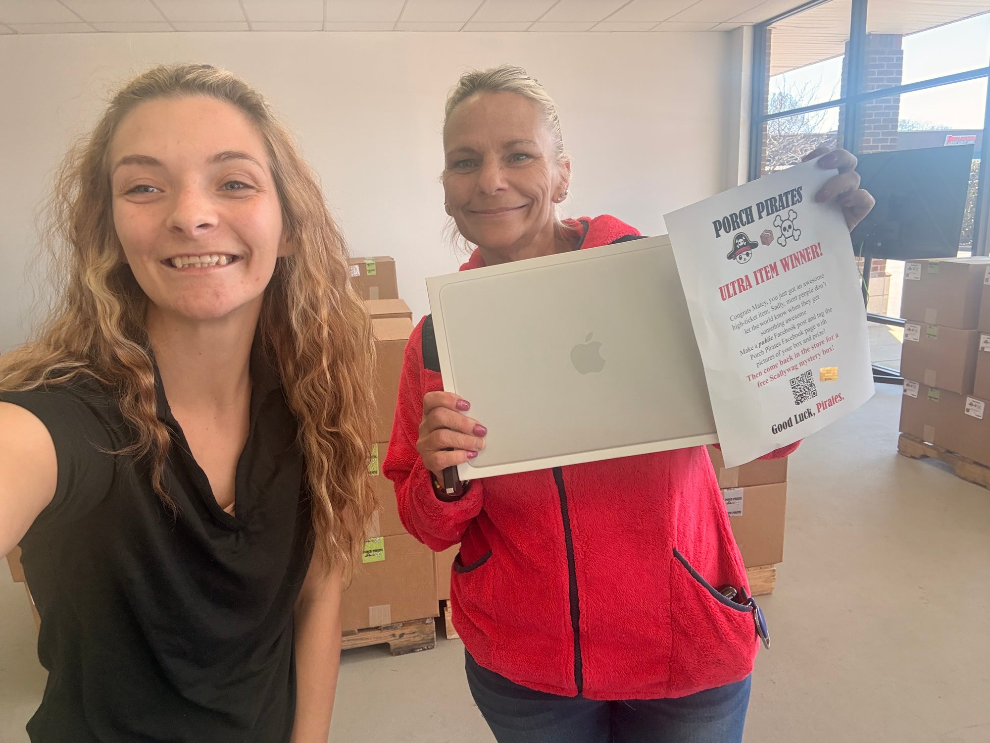 The Classic Liquidation Mystery Box - Silver Tape Apple Product Chance Box