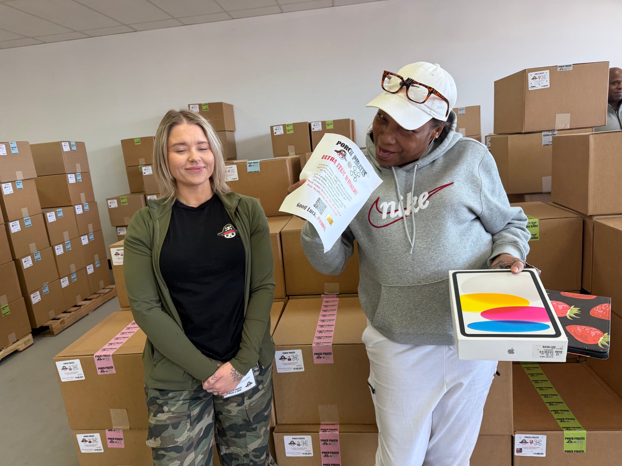 The Classic Liquidation Mystery Box - Silver Tape Apple Product Chance Box